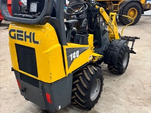 Chargeuse sur pneus Gehl 140 d'occasion, entièrement hydraulique, haute efficacité, 4x4, pneus tout-terrain, machine de construction à vendre - Product Image 1