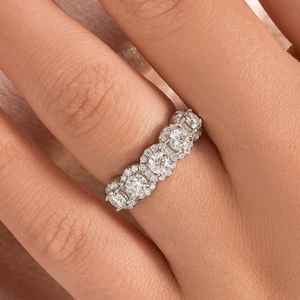 Anillo de Media Eternidad de Tres Piedras de Circonita y Oro de 14k de Alta Calidad, Certificado por GIA, Joyería Fina de Compromiso Más Vendida, Creada en Laboratorio - Product Image 2