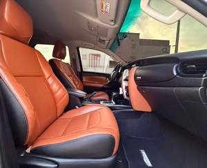 TOYOTA FORTUNER GXR 2.7L Gasolina 4x4 5 Asientos Automático Seminuevo Sedán Volante a la Izquierda/Derecha Interior de Cuero Oscuro - Product Image 6