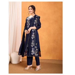 Offre Spéciale Handloom Coton Salwar Kameez Vêtements ethniques durables et respectueux de l'environnement Disponible au prix d'exportation - Product Image 1