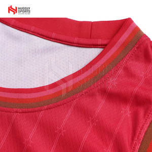 Uniforme de baloncesto de poliéster transpirable de secado rápido personalizado para adultos, conjunto de talla grande con el diseño de su equipo - Product Image 4
