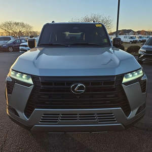 Auto Usado 2024 GX 550 Luxury con Navegación y Tracción en las 4 Ruedas, Vehículo Premium Usado, Automático Inteligente, en Buenas Condiciones - Product Image 2