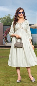 La última y elegante colección de Rayon Kurtis para mujer con bordado pesado Alia Cut para mujer - Product Image 4