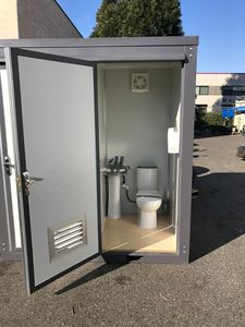 Cabine de toilette portable en plastique, design moderne et durable pour les lieux publics, modèles bleu et gris - Product Image 4