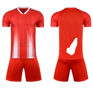 Ensemble de maillot de football en maille respirante 25/26 Nouveau maillot d'été pour hommes et enfants Uniforme d'équipe de football avec impression de bande Design sportif tendance - Product Image 3