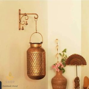 Nouvelle lanterne Burni Diya faite à la main avec cintre, décoration murale spirituelle Antique polie et dorée de meilleure qualité - Product Image 3
