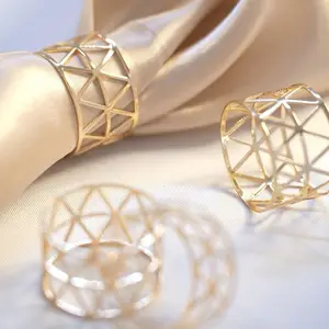Servietten ringe mit Hollow Out Design Metall Servietten halter für Hochzeit Thanksgiving Weihnachts feier Esstisch (Gold) Herstellung