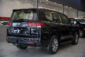 Toyota Land Cruiser d'occasion, boîte manuelle et automatique, carburant diesel, conduite à gauche, intérieur foncé, type mini-fourgonnette, à vendre - Product Image 2