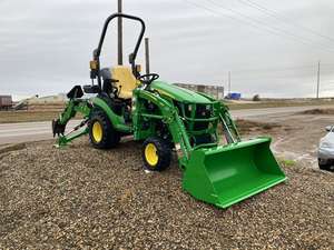 Tracteur tondeuse John Deere 1025R de qualité supérieure avec godet et chargeur arrière / Mini-chargeuse arrière 4x4 de construction - Product Image 2
