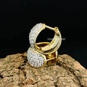 Boucles d'oreilles créoles nuage en diamant naturel en or massif 14 carats. - Product Image 3