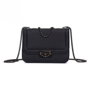 Borsa a Tracolla in Pelle con Catena per Donna - Product Image 5