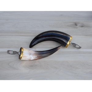 Ouvre-bouteille rustique écologique en corne de buffle polie, accessoire de cuisine et de bar unique fait à la main - Product Image 2
