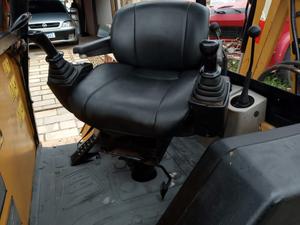 Chargeuse compacte JCB 1CX sur pneus/chenilles, capacité nominale de 6 tonnes, mini pelle avant, pompe hydraulique, rétrocaveuse, état d'occasion - Product Image 4