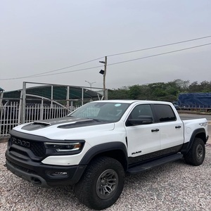 El más vendido: Ram 1500 TRX Big Horn 4x4 de 4 puertas y cabina extendida con caja de 5.6 pies, modelo 2024 - Product Image 1