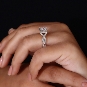 แหวนเพชรทรงเจ้าหญิงแบบซ่อนรูปทรงฮาโล ประดับเพชรแบบพาเว่ 2 ถึง 3 กะรัต เพชรเลี้ยงในห้องปฏิบัติการ แหวนทองคำแท้สีเหลือง - Product Image 5