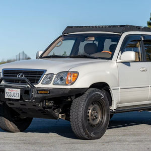 Lexus LX 470 Usado en Buen Estado, Sin Reserva, Motor V8, Tracción en las Cuatro Ruedas, Modificaciones Todoterreno, Propiedad de California - Product Image 1