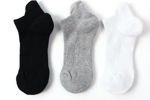 Venta al por mayor de calcetines deportivos tobilleros con logotipo personalizado Unisex de secado rápido elástico suave algodón pies calcetines cuatro estaciones calcetines deportivos de alta calidad - Product Image 3