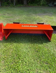 Tractor de Ruedas 4x4 Compacto con Motor de 233 HP y Caja de Cambios para Uso Agrícola - Product Image 4