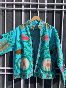 100% coton fait à la main unisexe toile Suzani brodé à la main veste courte Floral Suzani veste matelassée pour femmes - Product Image 4