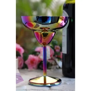 نبيذ/كوب كوكتيل من الصلب في فيلا الفن الهندي, مع مارغريتا مع ألوان ثلاثية الأبعاد/قوس قزح مؤثرات زجاجية ، لتقديم الشرب