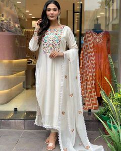 Indian Designer Wedding Party Wear <b>Viscose</b> Chanderi Heavy Embroidered Work <b>Top</b> and Bottom With Chanderi Silk Dupatta - Product Image 2
