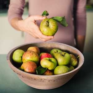 Grand bol décoratif en bois brûlé Jasmine de style rustique moyen pour les occasions d'anniversaire - Product Image 1