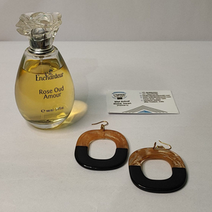 Colección de joyería de moda de aretes de resina de tamaño personalizado de United Trade World con Beautif Add-Ons - Product Image 1