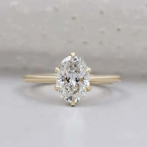 Anillo de Compromiso con Diamante Ovalado Cultivado en Laboratorio, Certificado por IGI, con Engaste Solitario de 6 Puntas - Product Image 1