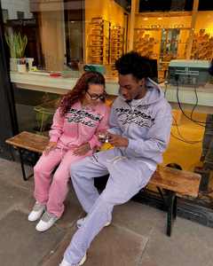 OEM Custom Heavyweight Sweatsuits Deux Pièces en Détresse Broderie Écusson Gym Shorts et Acid Lavage Strass Hoodie Ensembles pour Hommes - Product Image 6