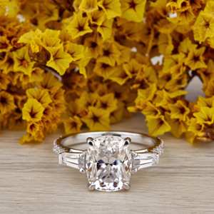 Bague en argent sterling 3.30 de 925 ct avec pierres précieuses de luxe pour femme diamant Moissanite taille coussin avec halo caché taille coussin allongé - Product Image 1