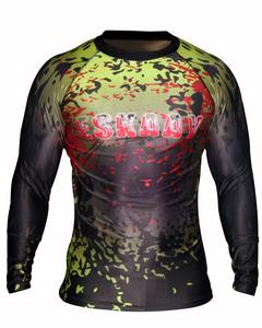 Rash Guard sublimé unisexe en polyester écologique avec impression numérique bord à bord sans couture - Product Image 4