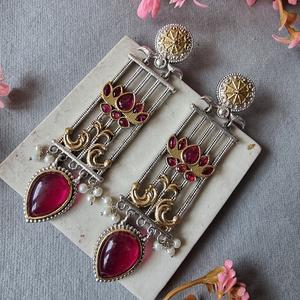 Pendientes largos de diseñador Piedras de circón brillantes con perla para boda Compromiso Fiesta Desgaste Accesorio de moda principalmente - Product Image 1