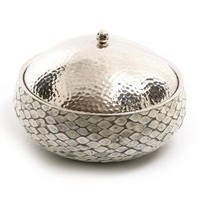 Casserole de luxe avec incrustation de feuilles dans une base en bois ou un dôme martelé en métal Design élégant Chauffe-plats et serveur