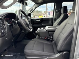 Chevrolet Silverado 1500 4WD Doble Cabina 147 Custom 2024 Usada en Buen Estado - Product Image 3