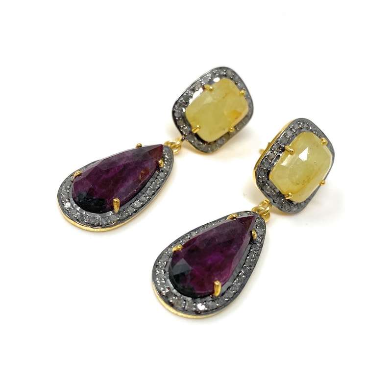 สีชมพูและสีเหลือง