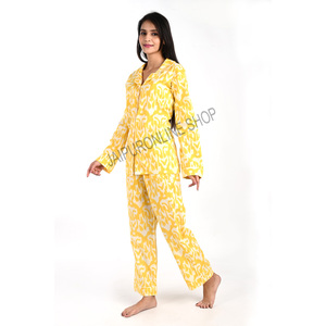 Conjunto de pijamas de satén con estampado floral personalizado para mujer Tela tejida de algodón 100% serigrafiada para todas las estaciones-ODM disponible - Product Image 2