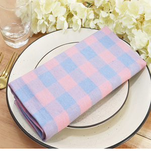 Serviettes en tissu à carreaux de buffle moderne 100% coton réutilisable lavable bleu clair Blush rose coins à onglet printemps été Pastel - Product Image 1