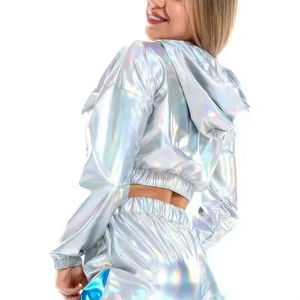 Haut court à capuche réfléchissant métallisé personnalisé pour femme, en tissu brillant, style streetwear tendance, fournisseurs de vêtements professionnels OEM ODM - Product Image 2