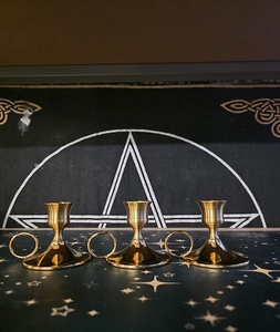 Bougeoir en laiton de qualité supérieure avec des motifs vintage uniques et une fabrication de haute qualité pour les spécialistes en décoration intérieure - Product Image 4