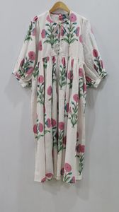 Robe mi-longue, mini robe, robe longue imprimée florale, col profond avec ficelle - Product Image 4