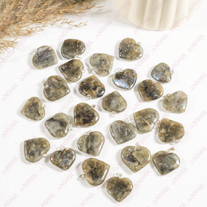 Pendentif Cœur en Labradorite Éblouissant – Cristaux de Guérison Premium pour la Méditation, le Quotidien et les Fêtes – Prix de Gros - Product Image 2