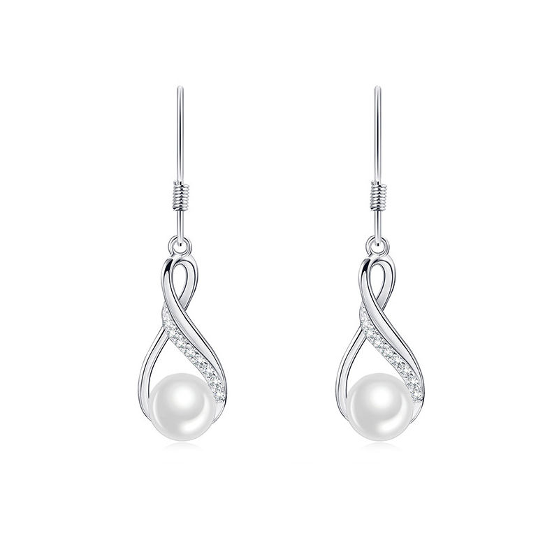 WM2768 Pearl earrings