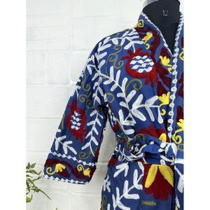 Veste artisanale de style bohème avec broderie Suzani, motifs floraux vibrants, écologique, fabriquée à la main, cadeau pour le printemps et l'automne - Product Image 3