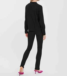 Chemisiers Noirs Nuit OEM – Superbe Haut à Manches Longues avec Volants au Col – Magnifique Haut Noir pour Femme - Product Image 3