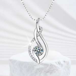 Collier pendentif torsadé en moissanite VVS de 0,50 carat (5 mm) de qualité supérieure, chaîne à maillons en argent sterling 925 pur plaqué or, tendance pour femme - Product Image 4