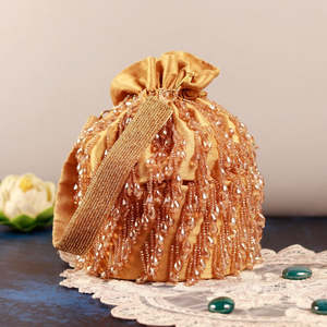 Elegante Bolso Potli Hecho a Mano con Bordado de Perlas y Diamantes, Cierre Tradicional con Cuentas para Novias, Bodas y Fiestas, Estilo Bohemio con Cadenas - Product Image 3