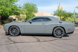 2023 ชาเลนเจอร์ RT สแคตแพ็ค ไมล์น้อย เครื่องยนต์สมบูรณ์ ระบบเกียร์อัตโนมัติ หลังคาพาโนรามิก ไฟหน้า LED พร้อมส่ง - Product Image 3