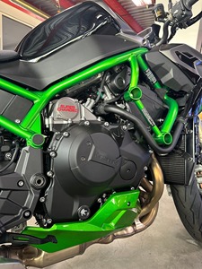 Moto sportive de route suralimentée de 1000 cm³ à haut rendement - Product Image 5