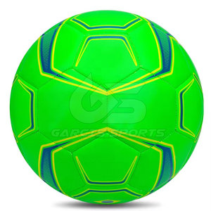 Balón de fútbol cosido a mano con construcción fuerte para un uso duradero en campos de hierba y calle - Product Image 1