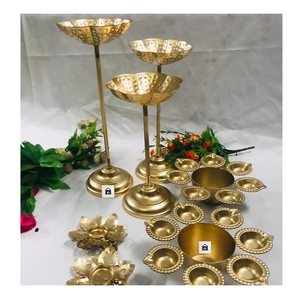 Jyoti Diya de latón antiguo para adoración en el templo y ofrendas espirituales disponibles a un precio razonable - Product Image 1